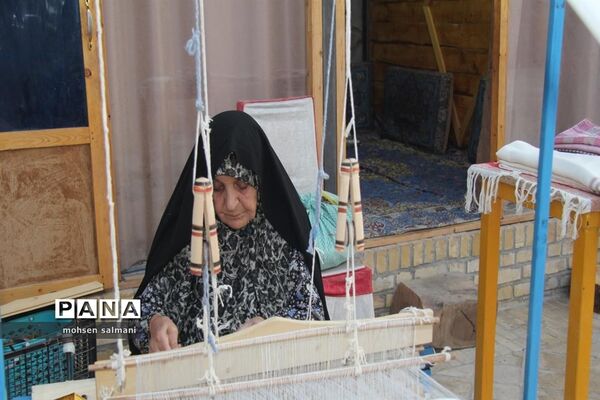 بازدید استاندار یزد از نمایشگاه توانمندی روستاهای میبد