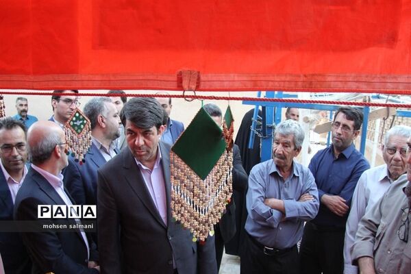 بازدید استاندار یزد از نمایشگاه توانمندی روستاهای میبد