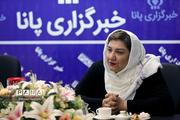 میزگرد و رونمایی از پوسترنمایش  تالاب هشیلان