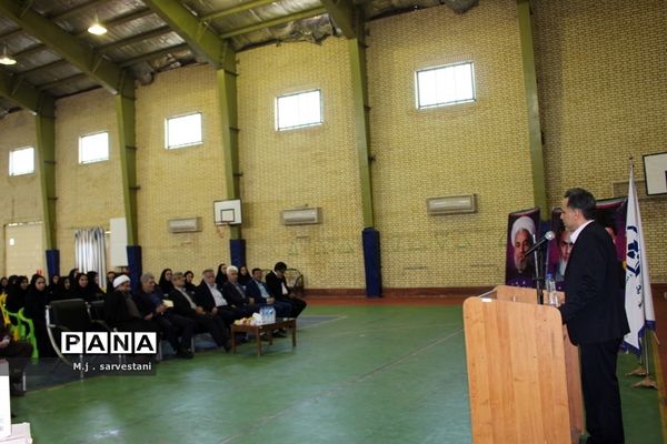 توزیع تجهیزات طرح کنترل و کاهش آسیب‌های اجتماعی مدارس استان بوشهر