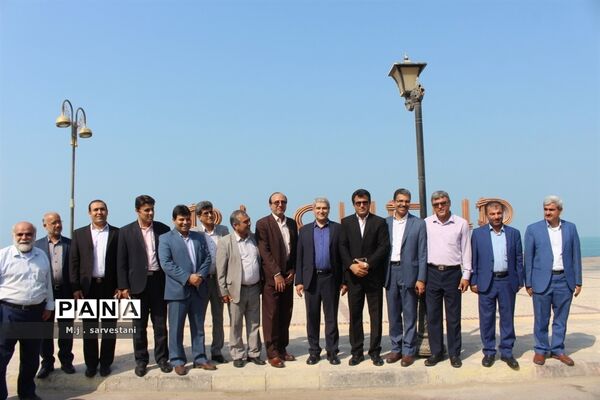 توزیع تجهیزات طرح کنترل و کاهش آسیب‌های اجتماعی مدارس استان بوشهر