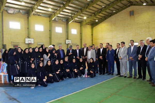 توزیع تجهیزات طرح کنترل و کاهش آسیب‌های اجتماعی مدارس استان بوشهر