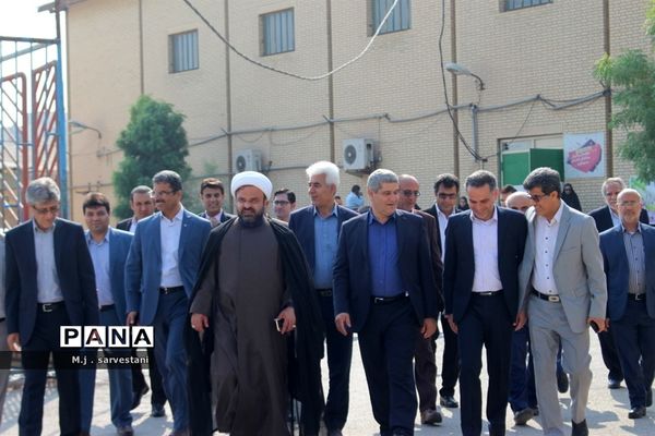 توزیع تجهیزات طرح کنترل و کاهش آسیب‌های اجتماعی مدارس استان بوشهر