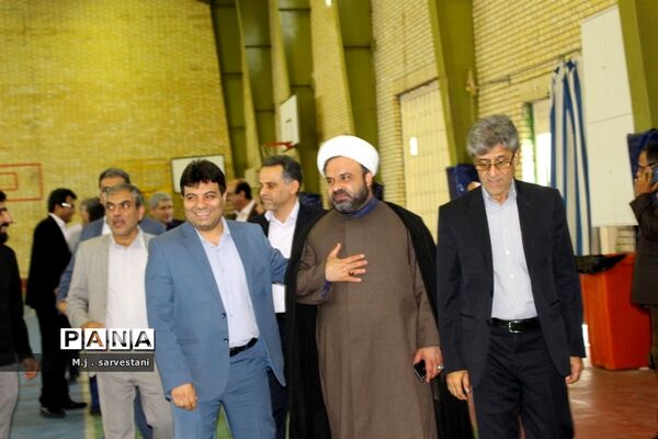 توزیع تجهیزات طرح کنترل و کاهش آسیب‌های اجتماعی مدارس استان بوشهر