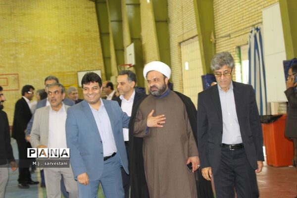 توزیع تجهیزات طرح کنترل و کاهش آسیب‌های اجتماعی مدارس استان بوشهر