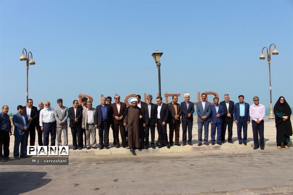 توزیع تجهیزات طرح کنترل و کاهش آسیب‌های اجتماعی مدارس استان بوشهر