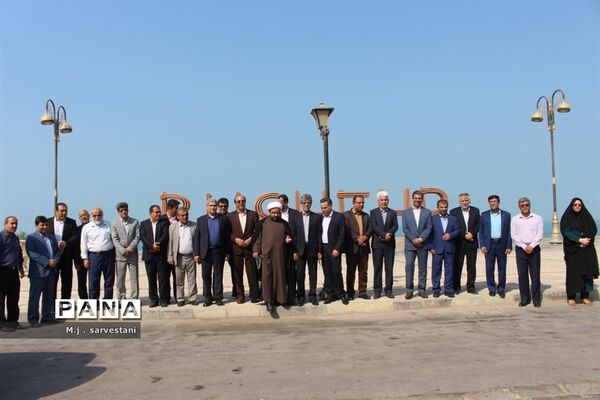 توزیع تجهیزات طرح کنترل و کاهش آسیب‌های اجتماعی مدارس استان بوشهر