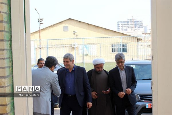 توزیع تجهیزات طرح کنترل و کاهش آسیب‌های اجتماعی مدارس استان بوشهر