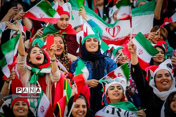 روز تاریخ؛ اولین حضور رسمی زنان در استادیوم فوتبال