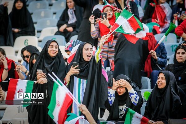 روز تاریخ؛ اولین حضور رسمی زنان در استادیوم فوتبال