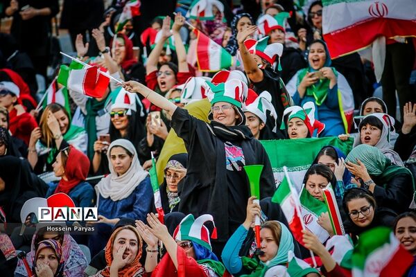 روز تاریخ؛ اولین حضور رسمی زنان در استادیوم فوتبال