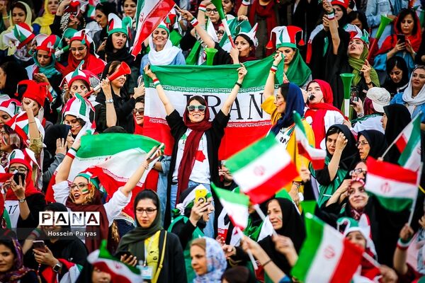 روز تاریخ؛ اولین حضور رسمی زنان در استادیوم فوتبال