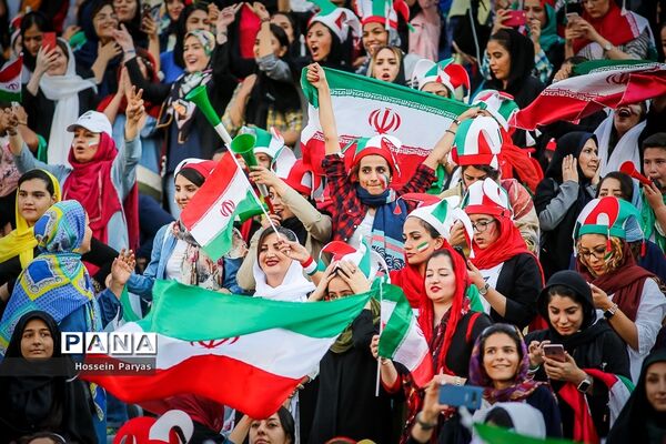 روز تاریخ؛ اولین حضور رسمی زنان در استادیوم فوتبال