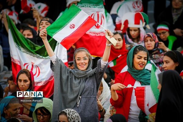 روز تاریخ؛ اولین حضور رسمی زنان در استادیوم فوتبال