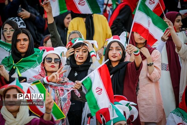 روز تاریخ؛ اولین حضور رسمی زنان در استادیوم فوتبال