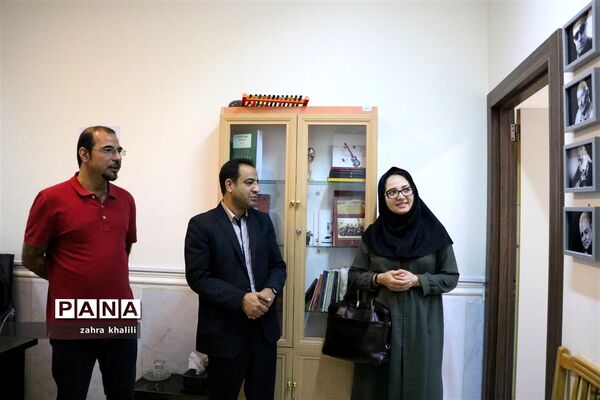بازدید عضو شورای شهرشیراز از کتابخانه دانش‌آموز