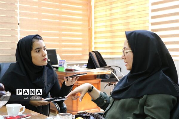 بازدید عضو شورای شهرشیراز از کتابخانه دانش‌آموز