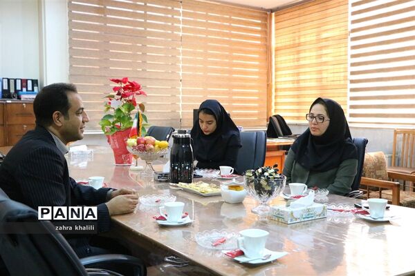 بازدید عضو شورای شهرشیراز از کتابخانه دانش‌آموز
