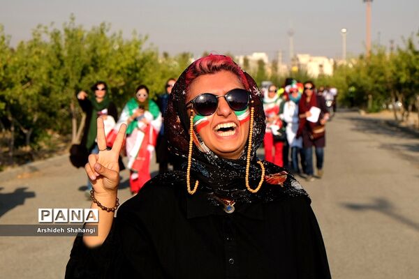 در حاشیه دیدار تیم های ملی ایران و کامبوج -حضور زنان در ورزشگاه آزادی