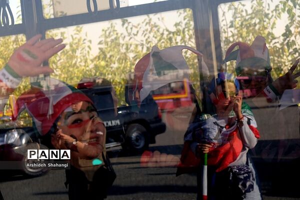 در حاشیه دیدار تیم های ملی ایران و کامبوج -حضور زنان در ورزشگاه آزادی