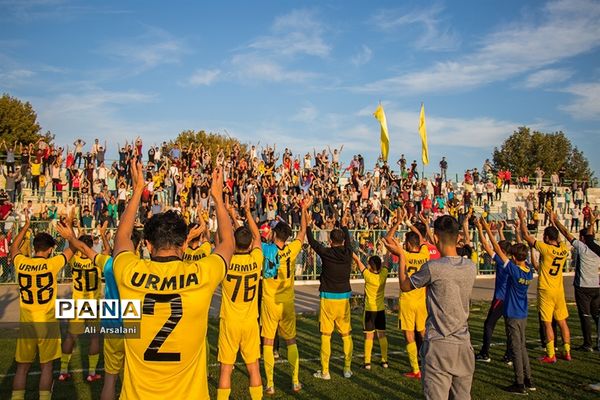 دیدار تیم‌های نود ارومیه و ملوان بندرانزلی