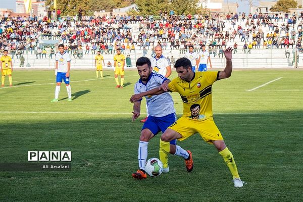 دیدار تیم‌های نود ارومیه و ملوان بندرانزلی