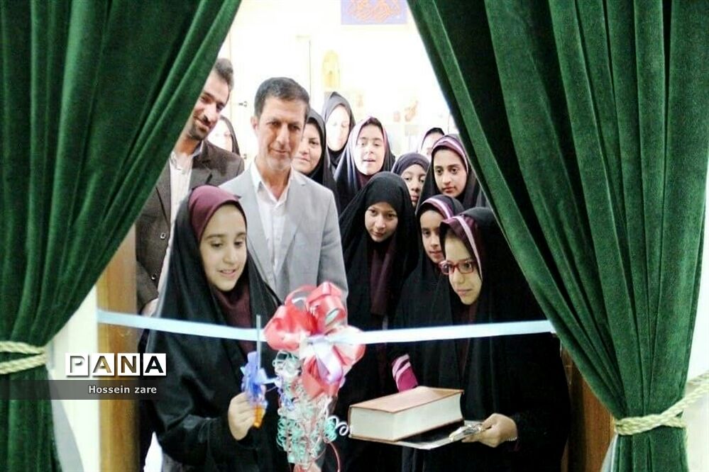 افتتاح نمایشگاه یک فصل لبخند در تفت