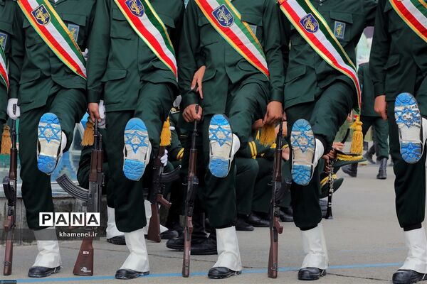 حضور رهبر معظم انقلاب در مراسم دانش‌آموختگی دانشجویان دانشگاه امام حسین (ع)