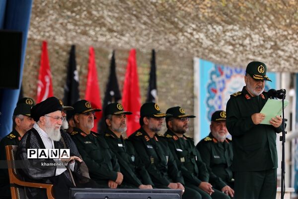 حضور رهبر معظم انقلاب در مراسم دانش‌آموختگی دانشجویان دانشگاه امام حسین (ع)