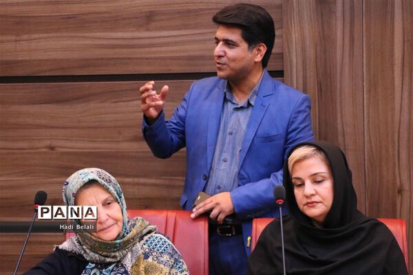 نشست خیرین حامی دانش‌آموزان بازمانده از تحصیل شهرستان‌های استان تهران