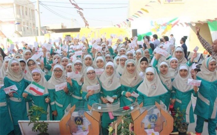 جشن عاطفه ها در مدارس شهرستان دشتستان برگزار شد
