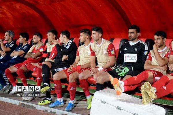 دیدار تیم‌هاى فوتبال تراکتور و پارس جنوبى جم