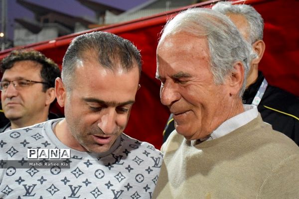 دیدار تیم‌هاى فوتبال تراکتور و پارس جنوبى جم