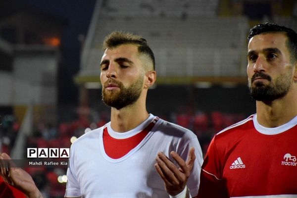 دیدار تیم‌هاى فوتبال تراکتور و پارس جنوبى جم