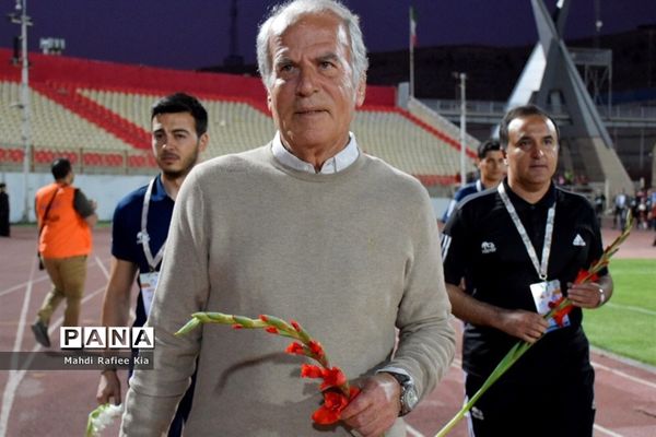 دیدار تیم‌هاى فوتبال تراکتور و پارس جنوبى جم