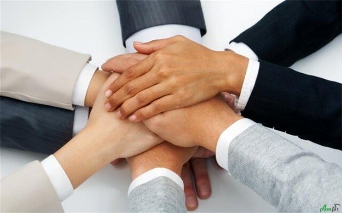 چرا همیشه پای کار گروهی در جامعه ایرانی لنگ می‌زند؟