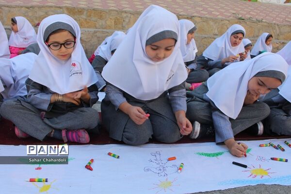 حضور کاروان شادی کانون پرورش فکری کودکان و نوجوانان استان همدان در مدرسه شاهد اخوان