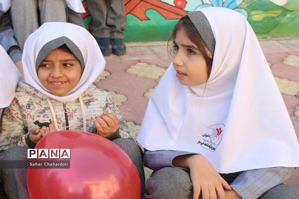 حضور کاروان شادی کانون پرورش فکری کودکان و نوجوانان استان همدان در مدرسه شاهد اخوان