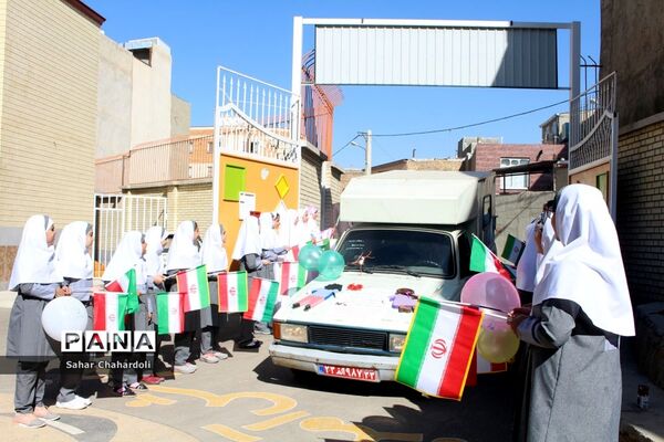 حضور کاروان شادی کانون پرورش فکری کودکان و نوجوانان استان همدان در مدرسه شاهد اخوان