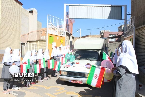 حضور کاروان شادی کانون پرورش فکری کودکان و نوجوانان استان همدان در مدرسه شاهد اخوان
