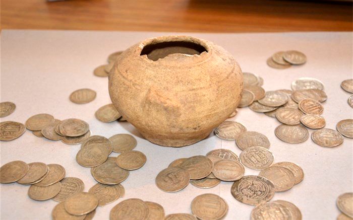کشف و ضبط 1026 قطعه اشیاء عتیقه و بدل از متهمان در فارس