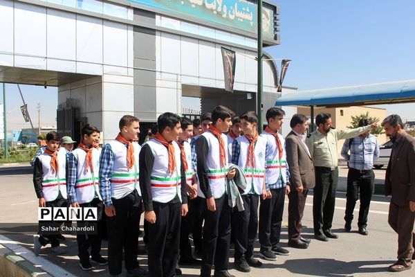 دیدار پیشتازان سازمان دانش‌آموزی با فرمانده انتظامی استان همدان