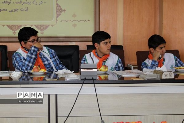 دیدار پیشتازان سازمان دانش‌آموزی با فرمانده انتظامی استان همدان