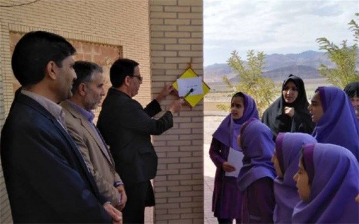 افتتاح نمایشگاه "یک فصل کودکی" و نواختن زنگ هفته کودک در بهاباد