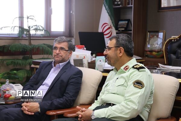 دیدار مدیرکل آموزش و پرورش خراسان رضوی و پیشتازان سازمان دانش‌آموزی با فرمانده نیروی انتظامی استان