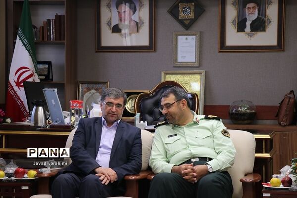 دیدار مدیرکل آموزش و پرورش خراسان رضوی و پیشتازان سازمان دانش‌آموزی با فرمانده نیروی انتظامی استان
