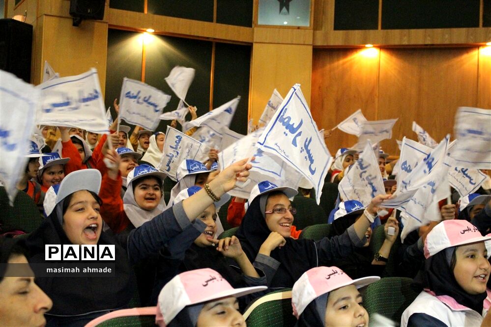 همایش همیاران پلیس دانش‌آموز در دانشگاه آزاد کرج