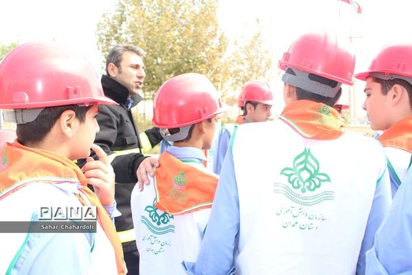 بازدید دانش‌آموزان پیشتاز از ایستگاه آتشنشانی شماره 6 همدان
