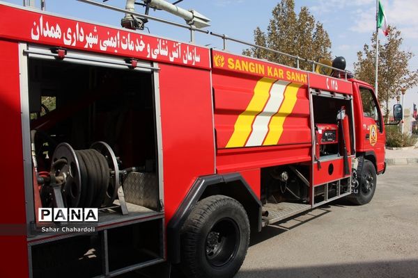 بازدید دانش‌آموزان پیشتاز از ایستگاه آتشنشانی شماره 6 همدان