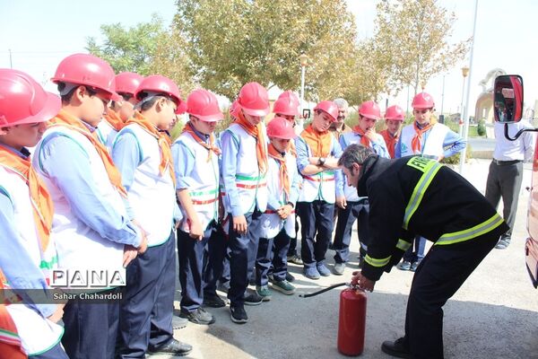 بازدید دانش‌آموزان پیشتاز از ایستگاه آتشنشانی شماره 6 همدان